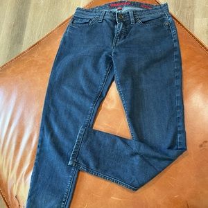 BANANA REPUBLIC women’s size 6 skinny jeans. Ankle length with zipper accents